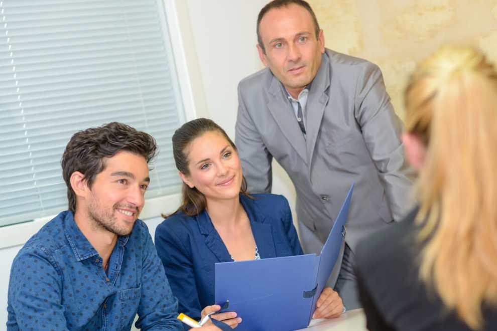 grupo de personas con recursos humanos