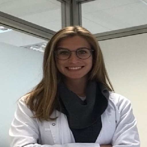 Dra. Navarro Vives, Lara