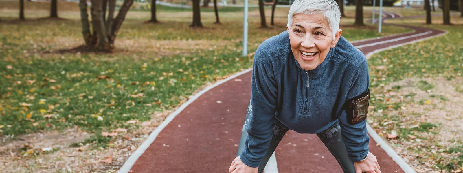 Señora haciendo atletismo