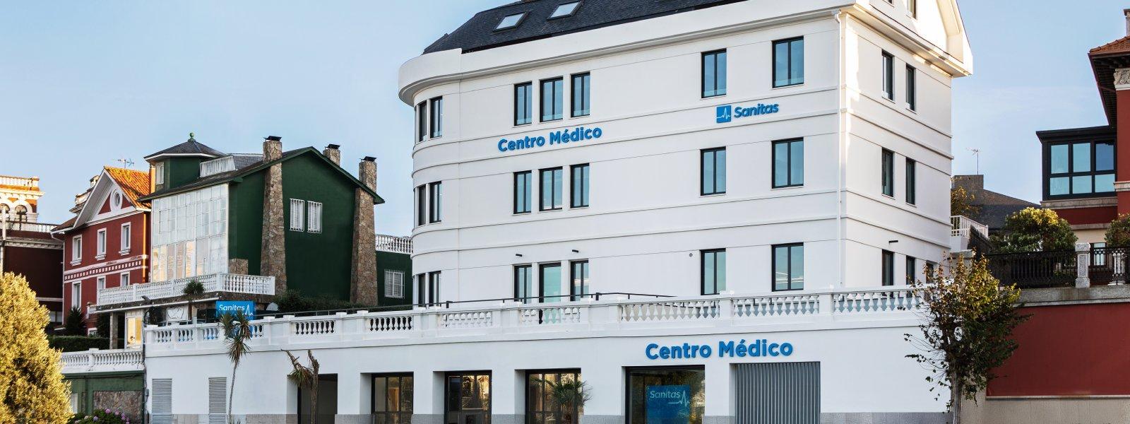 Fachada del Centro Médico Riazor