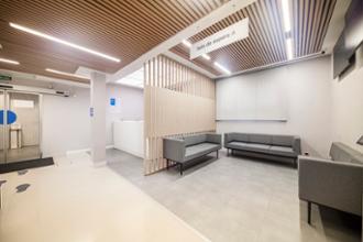 Recepción del centro médico Reina Victoria