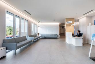 Recepción del Centro Médico Sanitas Riazor