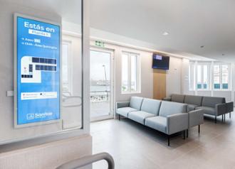 Sala espera de Centro Médico Sanitas Riazor