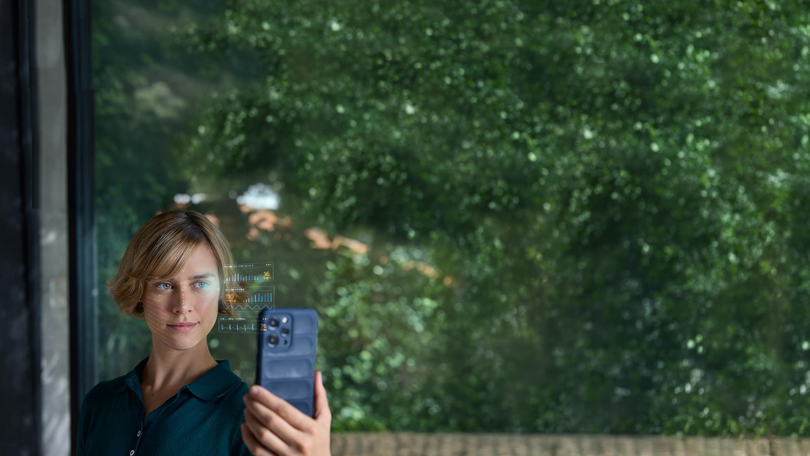 mujer mirando móvil