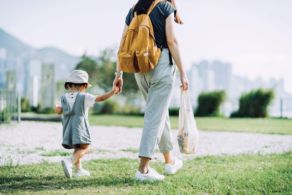 Persona dando un paseo