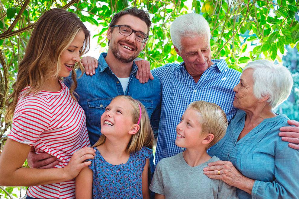familia sonriendo