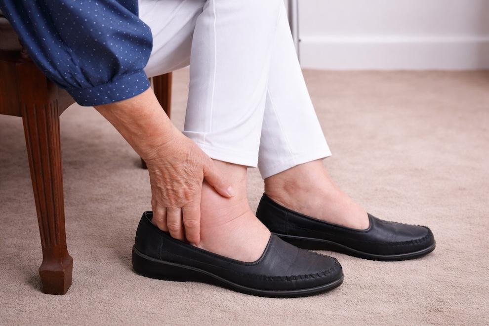 Por qué se hinchan los tobillos