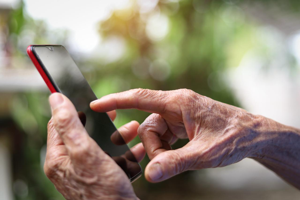 Qué es la teleasistencia en personas mayores 