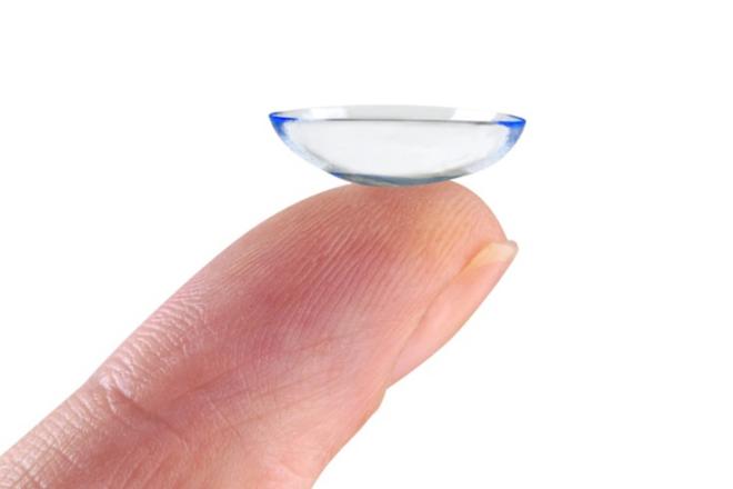 Errores comunes al ponerse las lentillas