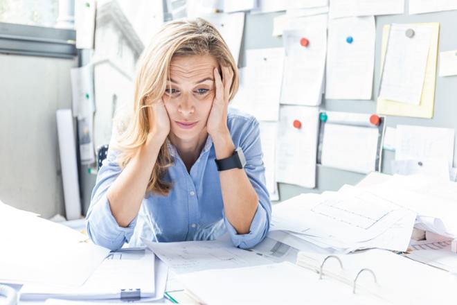 persona estresada mentalmente