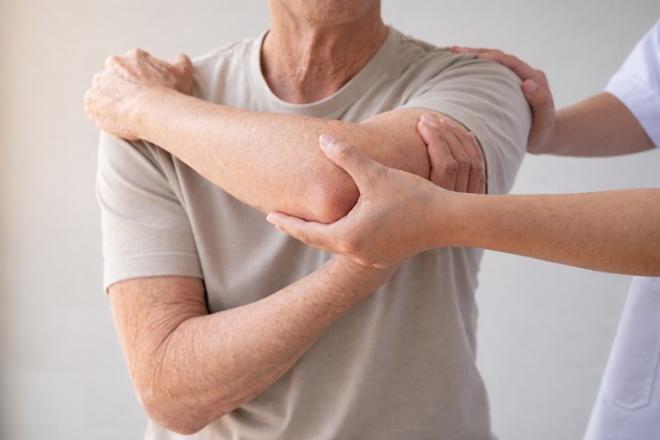 Húmero roto en personas mayores