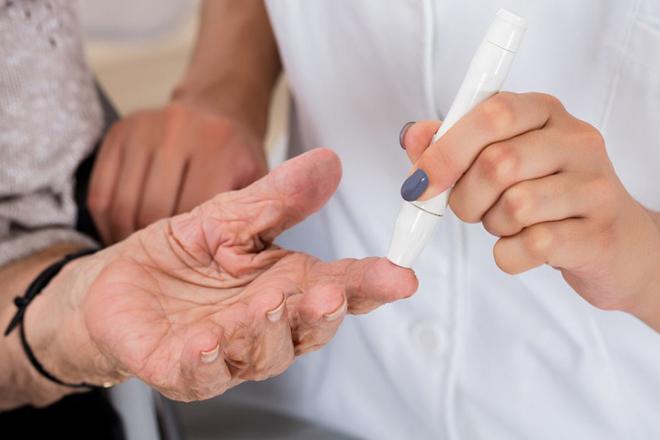 Control de la diabetes en personas mayores