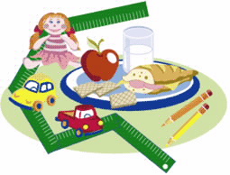 merienda infantil compuesta de fruta, vaso de leche, bocadillo de jamón y galletas