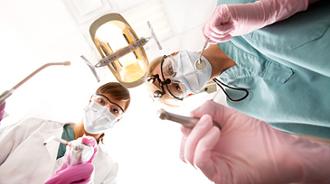 cirugía dental a colgajo