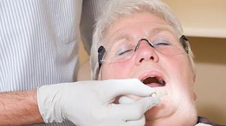 recesión gingival encía