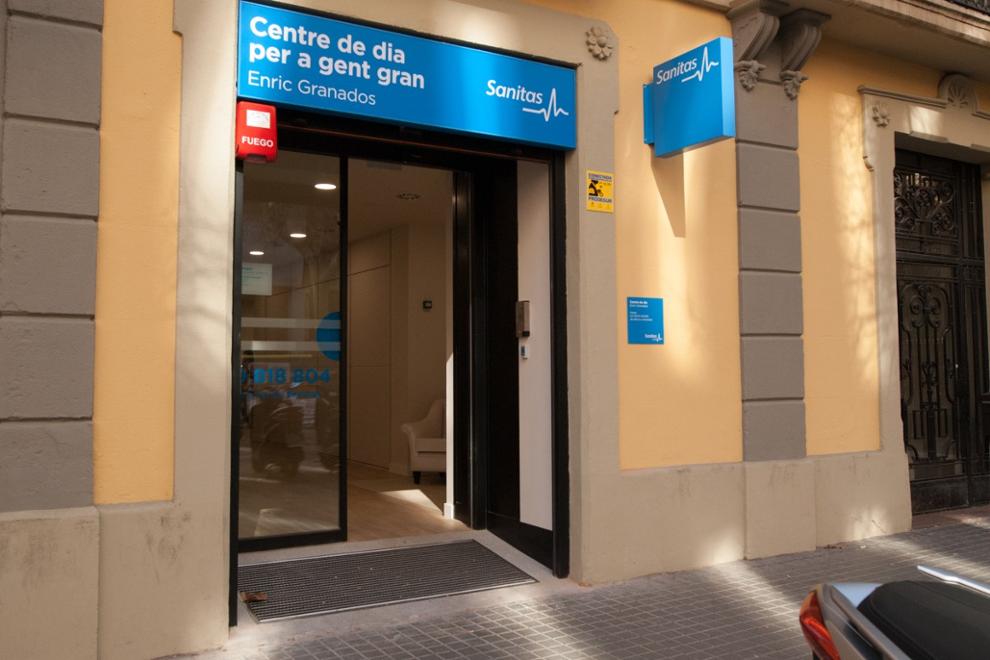 Fachada del Centro de día Enric Granados