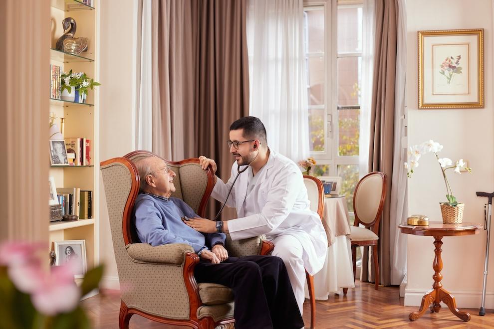 Visitas médicas para mayores a domicilio