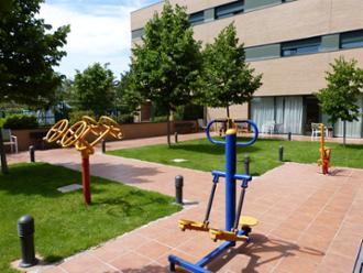 Residencia de mayores El Escorial gimnasio exterior