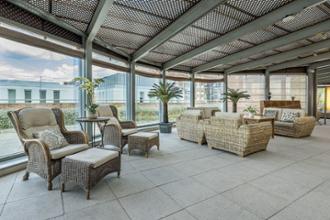 Residencia de mayores El Viso terraza cubierta