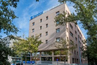 Residencia de mayores Girona fachada