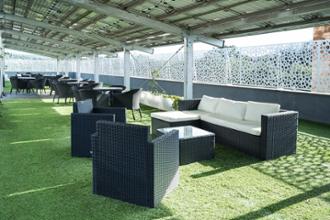 Residencia de mayores Girona jardín