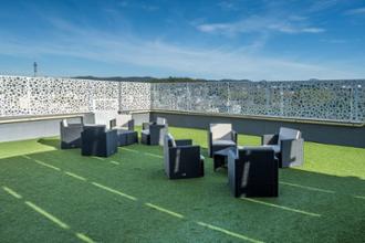 Residencia de mayores Girona jardín