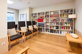 Sillones biblioteca del Centro de Día Ilustración