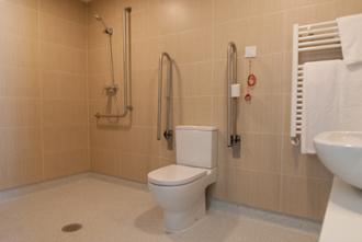 Baño Residencia de mayores Jardines de Sabatini