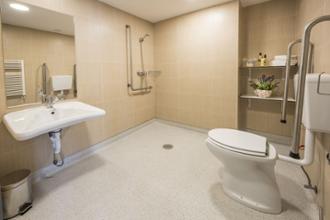 Baño Residencia de mayores Jardines de Sabatini