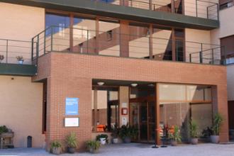 Fachada residencia y centro de día Joaquina Eguaras