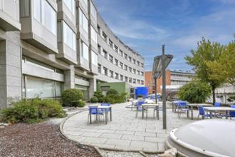 Entrada residencia y centro de día Pinar del Rey