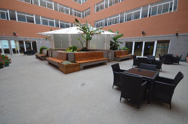 exterior residencia mayores el palmeral