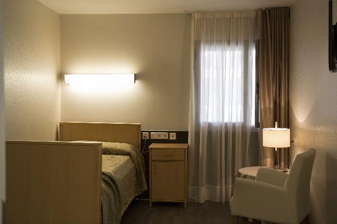 dormitorio residencia mayores gerunda