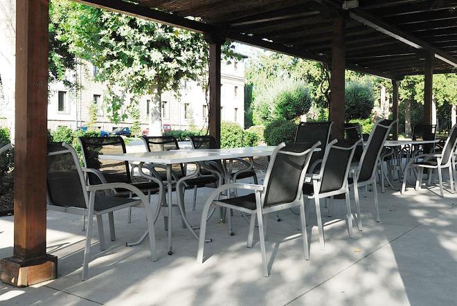 Terraza residencia mayores guadarrama