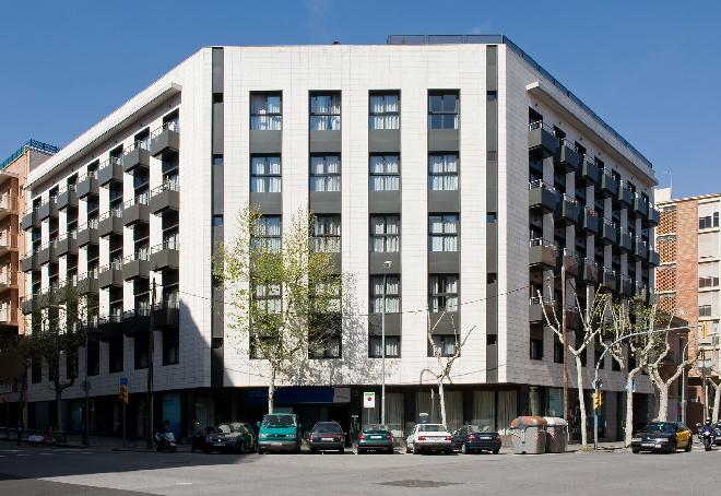 fachada residencia mayores sagrada familia
