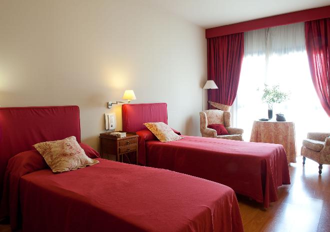 habitacion residencia mayores sagrada familia