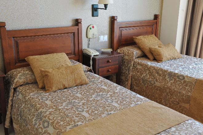 dormitorio residencia mayores zaragoza