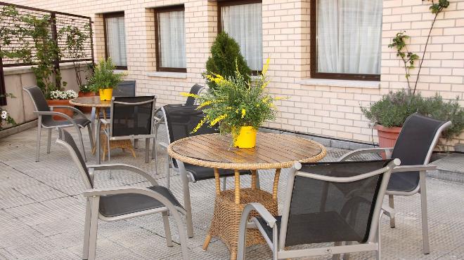 terraza residencia mayores zaragoza