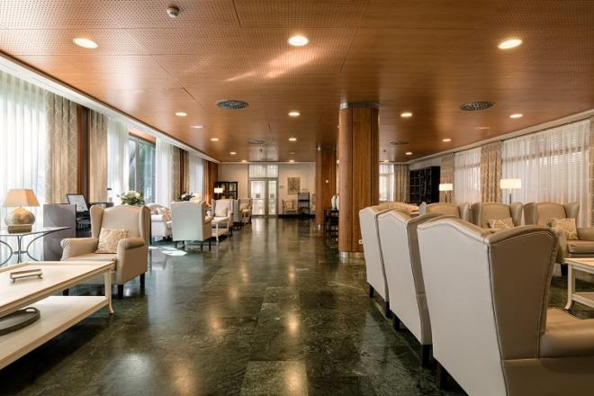 sala residencia mayores mirasierra