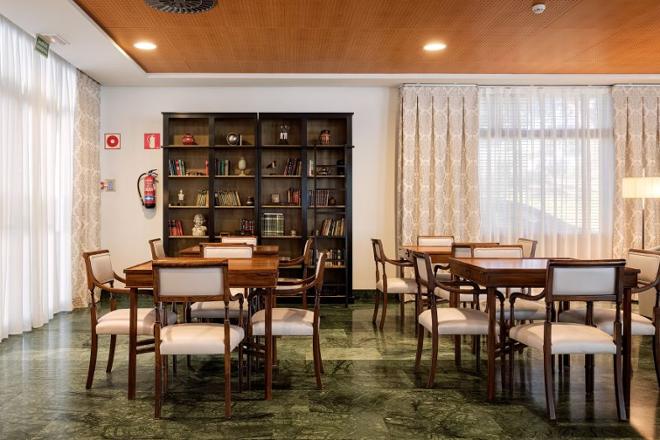 sala residencia mayores mirasierra