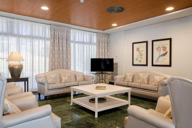 sala residencia mayores mirasierra