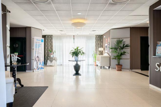 entrada jardin residencia mayores getafe