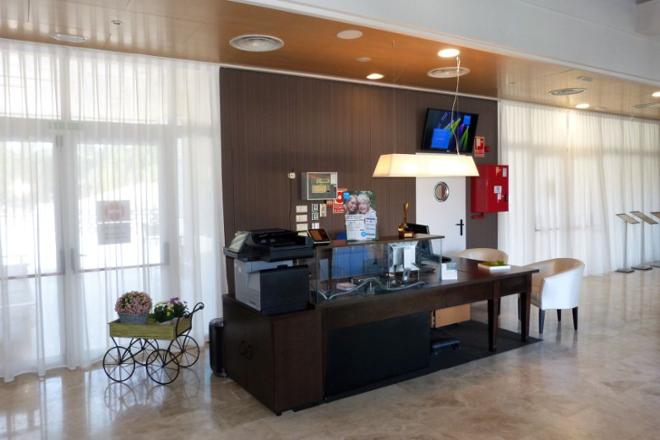 recepción residencia mayores sanitas la florida
