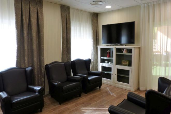 salón residencia mayores sanitas la florida