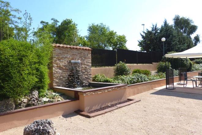 fuente de jardín residencia mayores sanitas las rozas
