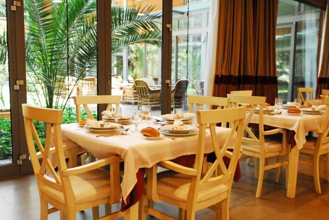 comedor residencia mirasierra