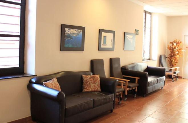 pasillo residencia mayores linares