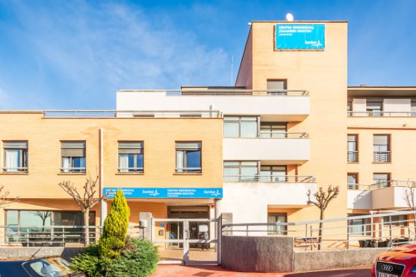 fachada residencia mayores loramendi