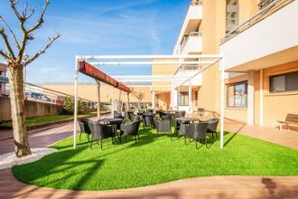 terraza residencia mayores loramendi